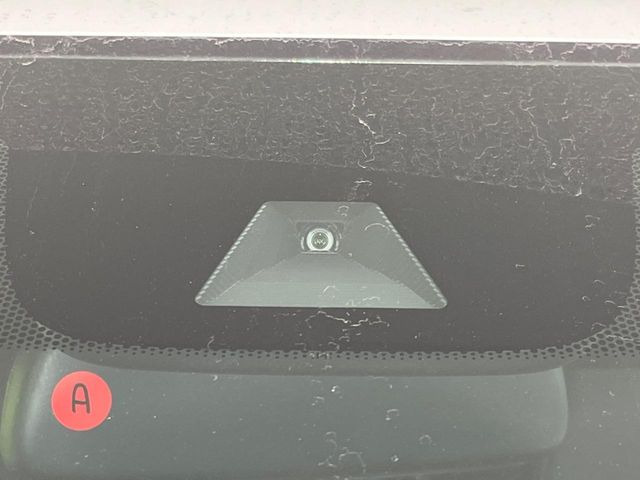 �y�z���_�Z���V���O�z���s���ɑO���̎ԗ�����F�����A�Փ˂������Ȏ��͌x��ƃu���[�L�ŏՓˉ���Ɣ�Q�y�����A�V�X�g�B�����S�Ƀh���C�u�����y���݂��������܂��B