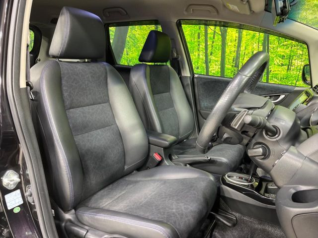 �y�n�[�t���U�[�V�[�g�z�������ƍ���S�n�𗼗������l�C�̃V�[�g���w�ʁE���ʂ̃t�@�u���b�N�f�ނ́A�ʋC���̗ǂ��⊊��ɂ����ɗD��Ă��܂��B�C���╞���ɍ��E���ꂸ���K�ɂ���肢�������܂��B