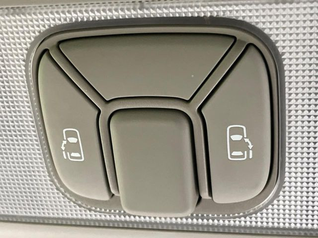 �y�����X���C�h�h�A�z���ԏ�ŗׂ̎ԂƂ̊Ԋu���������ɂ������A�X���C�h�h�A�Ȃ���S!�h�A�I�[�v������������炸�A�J�������L���̂ŏ��~�肪�Ƃ��Ă��ȒP�ł��B�傫�ȉו��̏o���������Ȃ���\��