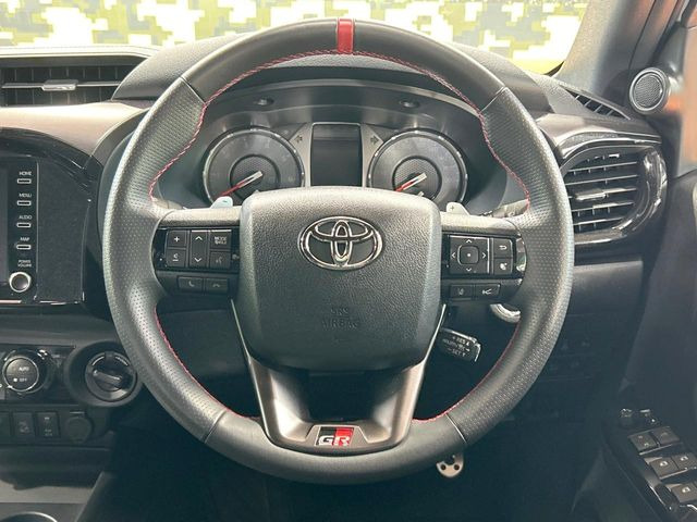 �y�����v�����X�e�A�����O�z�㎿�Ȋv���g�p���邱�ƂŁA��ɂ����������݂ƂĂ��^�]���₷���n���h���ł���