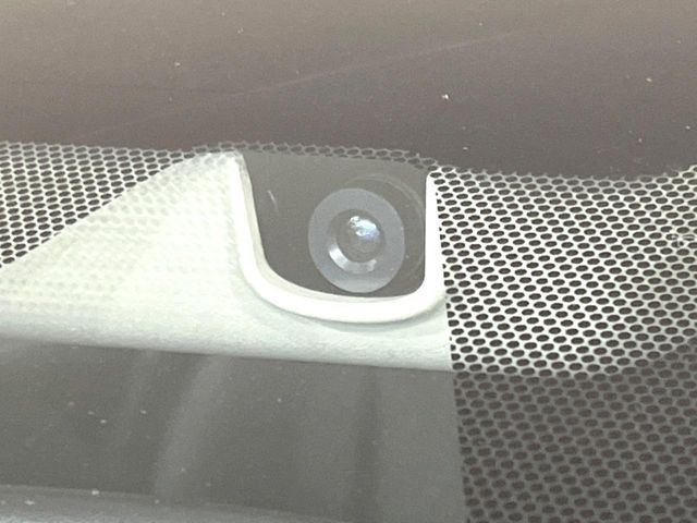 �y�G�}�[�W�F���V�[�u���[�L�z���s���ɑO���̎ԗ�����F�����A�Փ˂������Ȏ��͌x��ƃu���[�L�ŏՓˉ���Ɣ�Q�y�����A�V�X�g�B�����S�Ƀh���C�u�����y���݂��������܂��B