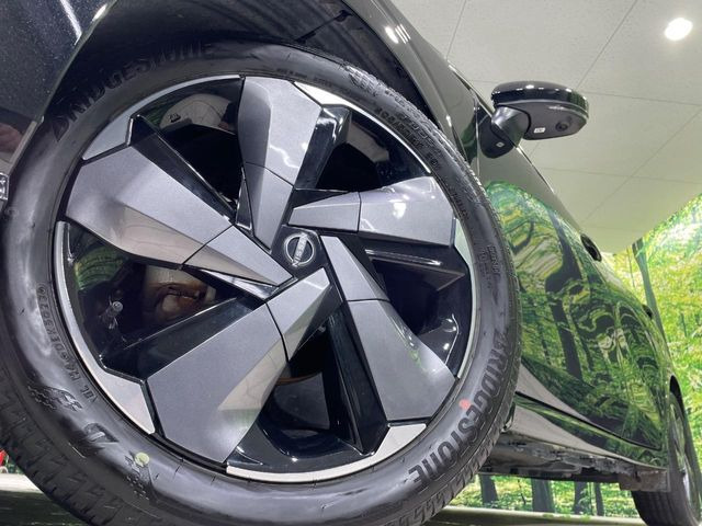 �y����17�C���`�A���~�z�C�[���z�O�ςɃ}�b�`���������A���~�z�C�[���𑕒����Ă���܂��B�e��ЊO�A���~�z�C�[����A�X�^�b�h���X�^�C�����戵�����Ă���܂��B���񂲑��k����������