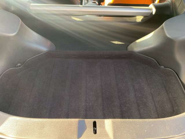 �݌Ɏԗ��Ɋւ��Ă͂��q�l�ɂ��ǂ����̂����񋟂���ׂɕi���ɍS���Ďd������s���Ă���܂��B�e���Ԃ̏�Ԃ͂��ꂼ��ł��̂ł����k���ɓ��X�X�^�b�t�������������Ē����܂��̂ł����S���������܂��B