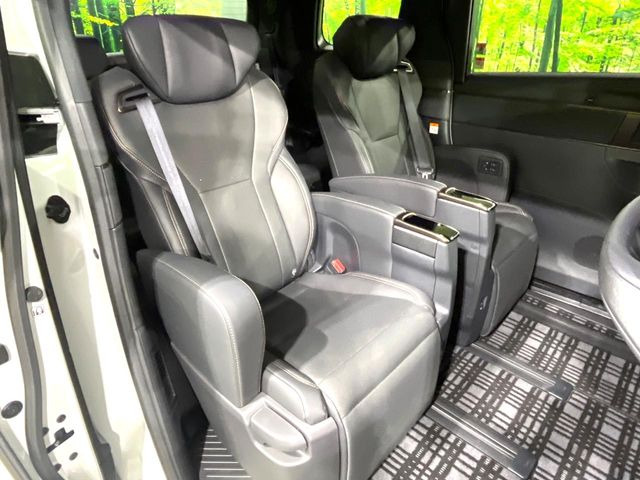 【オットマン付セカンドシート】シートベンチレーション/パワーリクライニング/サイドテーブル等&hellip;ファーストクラスで過ごすような満ち足りたひとときを、ご満喫いただけます。