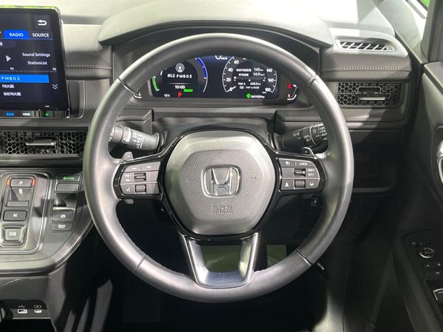 �y�����v�����X�e�A�����O�z�㎿�Ȋv���g�p���邱�ƂŁA��ɂ����������݂ƂĂ��^�]���₷���n���h���ł���