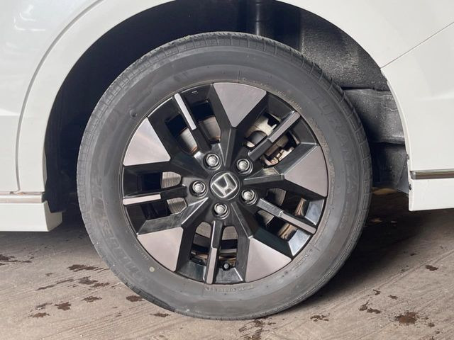 �y����16�C���`�A���~�z�C�[���z�O�ςɃ}�b�`���������A���~�z�C�[���𑕒����Ă���܂��B�e��ЊO�A���~�z�C�[����A�X�^�b�h���X�^�C�����戵�����Ă���܂��B���񂲑��k����������