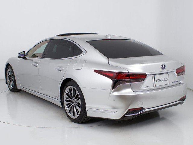 �����ʃJ���[ ��e���X�^�[�����ʂ̂悤�Ȏ����A���̕ω��ŖL���ȕ\������o�������ϔ������V���o�[�ł�!