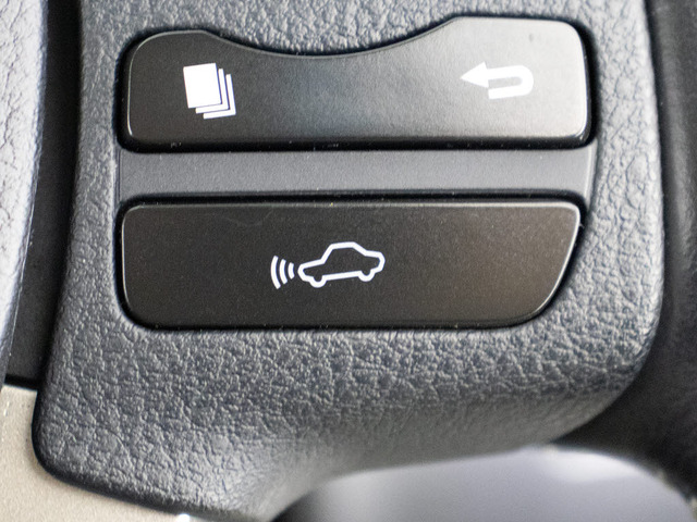 �J���[�o�b�N�J�������t���Ă��܂�!�o�b�N�ɃM�A������ƁA������E�������I�Ƀ}���`��ʂɉf���o����܂�!������邭�����܂��̂ŁA�������֗�!!��x�g���ƃJ���������ɂ͏�肽���Ȃ���!