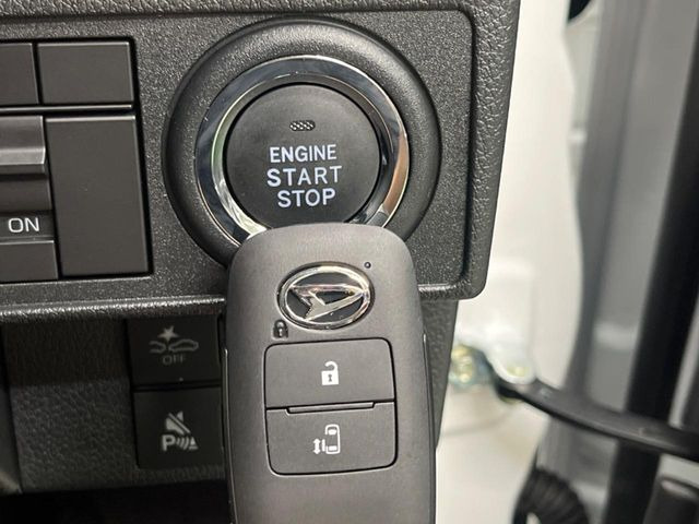 �y�L�[�t���[�V�X�e���z�J�o����|�P�b�g�ɓ��ꂽ�܂܂ł��h�A�̎{���E�������\�ȃX�}�[�g�L�[�𑕔��B�G���W���̃I���E�I�t�����J�M�����o���K�v����������Ƃ��Ă��֗��ł���