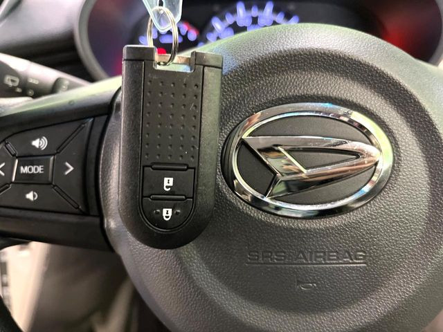 �y�L�[�t���[�V�X�e���z�J�o����|�P�b�g�ɓ��ꂽ�܂܂ł��h�A�̎{���E�������\�ȃX�}�[�g�L�[�𑕔��B�G���W���̃I���E�I�t�����J�M�����o���K�v����������Ƃ��Ă��֗��ł���