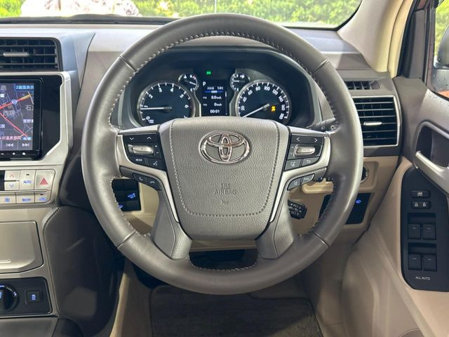 �y�����v�����X�e�A�����O�z�㎿�Ȋv���g�p���邱�ƂŁA��ɂ����������݂ƂĂ��^�]���₷���n���h���ł���