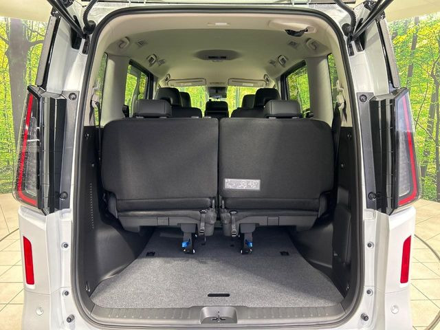 ���i�̂���������ʋ΁A���}���ɏ\���ȉ׎��X�y�[�X���m�ۂ��Ă���܂��B�Z�J���h�V�[�g��|���ƁA�傫�ȉו��̐ύڂ��\�ł���