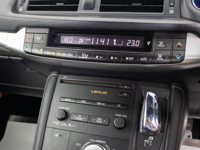 CD�͂������̎��ADVD�Đ����\�ł��B�t���Z�O�n�f�W�ɂ��Ή��������Bluetooth�ɂ��Ή����Ă���܂�