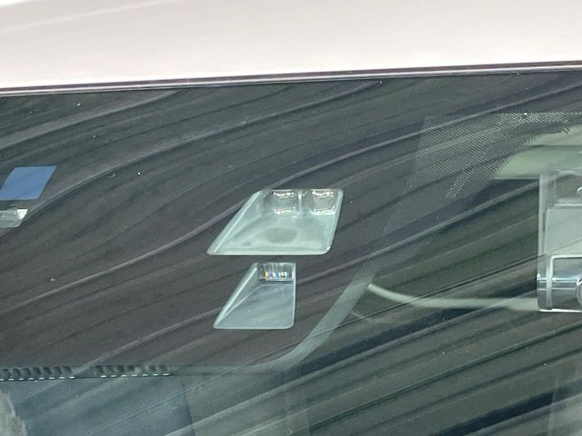 �yi-ACTIVESENSE�z���s���ɑO���̎ԗ�����F�����A�Փ˂������Ȏ��͌x��ƃu���[�L�ŏՓˉ���Ɣ�Q�y�����A�V�X�g�B�����S�Ƀh���C�u�����y���݂��������܂��B