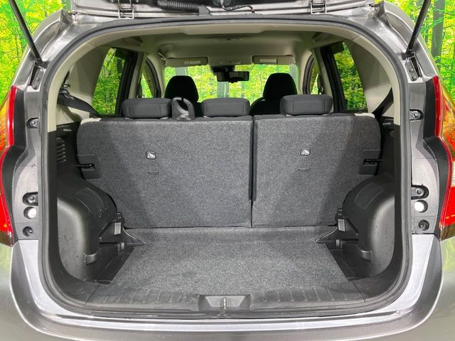 ���i�̂���������ʋ΁A���}���ɏ\���ȉ׎��X�y�[�X���m�ۂ��Ă���܂��B�Z�J���h�V�[�g��|���ƁA�傫�ȉו��̐ύڂ��\�ł���