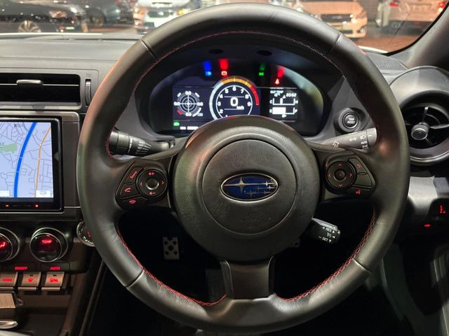 �y�����v�����X�e�A�����O�z�㎿�Ȋv���g�p���邱�ƂŁA��ɂ����������݂ƂĂ��^�]���₷���n���h���ł���