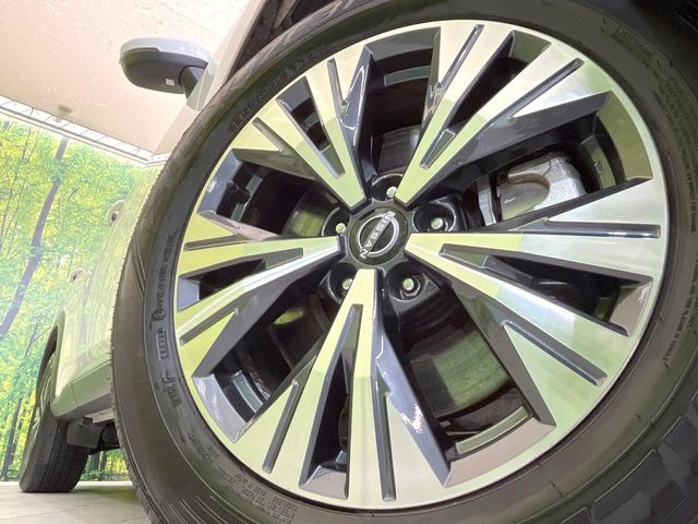 �y����18�C���`�A���~�z�C�[���z�O�ςɃ}�b�`���������A���~�z�C�[���𑕒����Ă���܂��B�e��ЊO�A���~�z�C�[����A�X�^�b�h���X�^�C�����戵�����Ă���܂��B���񂲑��k����������