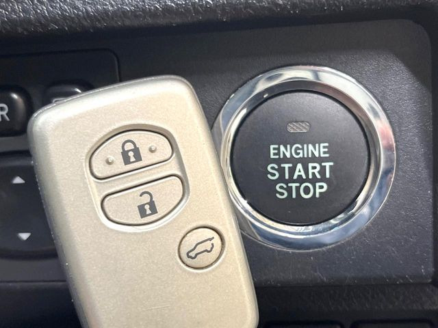 �y�X�}�[�g�L�[�z�J�o����|�P�b�g�ɓ��ꂽ�܂܂ł��h�A�̎{���E�������\�ȃX�}�[�g�L�[�𑕔��B�G���W���̃I���E�I�t�����J�M�����o���K�v����������Ƃ��Ă��֗��ł���