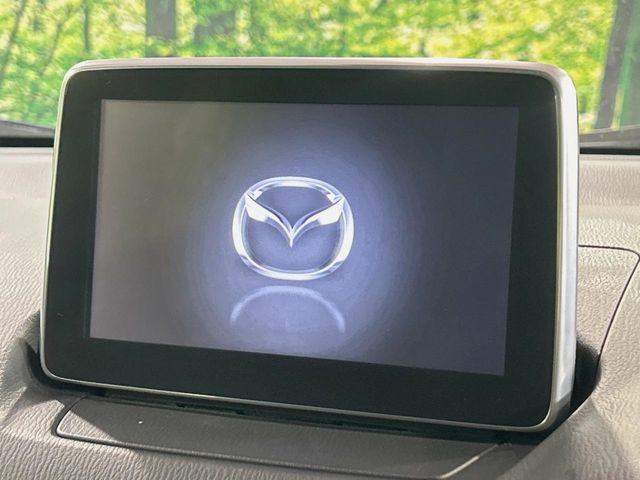 �y8�C���`�}�c�_�R�l�N�g�z�ԓ��̕��͋C�Ƀ}�b�`������^�̃f�B�X�v���C�B�X�}�z�ڑ��ł̃i�r�g�p��Bluetooth�Đ����A�l�X�ȋ@�\���y���߂܂��B�����I�ȃ_�C�������삪�\�ŁA�g��������ǍD�ł��B