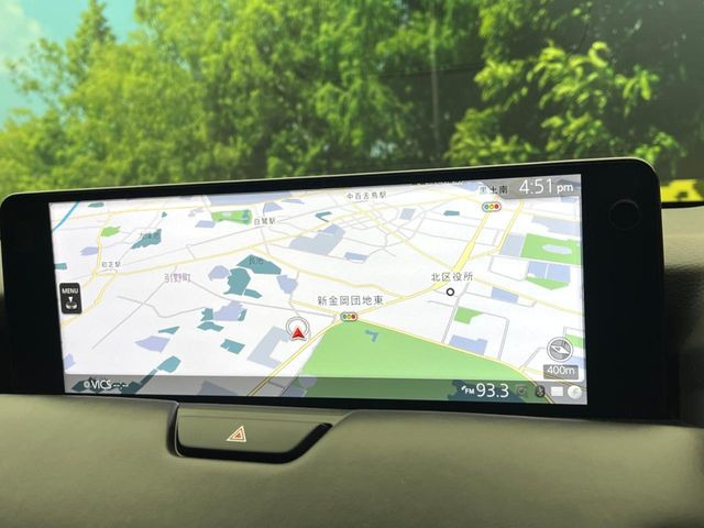 �y12.3�C���`�}�c�_�R�l�N�g�z�ԓ��̕��͋C�Ƀ}�b�`������^�f�B�X�v���C�B�X�}�z�ڑ��ł̃i�r�g�p��Bluetooth�Đ����A�l�X�ȋ@�\���y���߂܂��B�����I�ȃ_�C�������삪�\�ŁA�g��������ǍD�ł��B