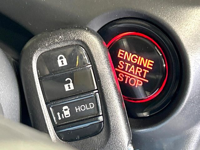 �yHonda�X�}�[�g�L�[�z�J�o����|�P�b�g�ɓ��ꂽ�܂܂ł��h�A�̎{���E�������\�ȃX�}�[�g�L�[�𑕔��B�G���W���̃I���E�I�t�����J�M�����o���K�v����������Ƃ��Ă��֗��ł���