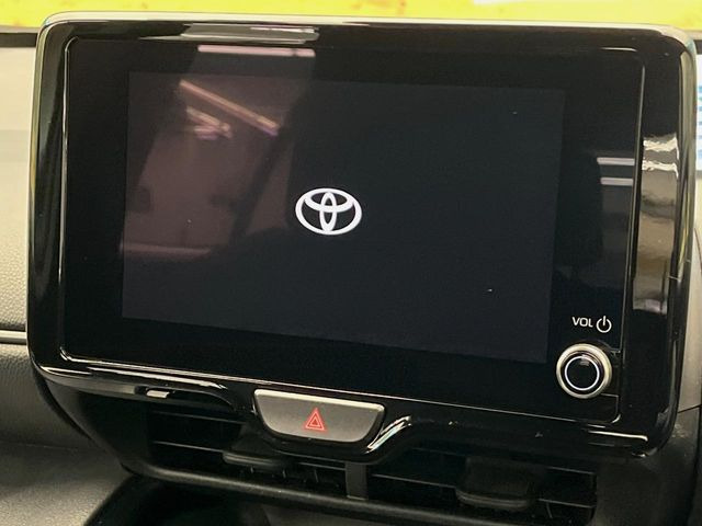 �y8�C���` �f�B�X�v���C�I�[�f�B�I�z���ʂ̃f�B�X�v���C��AppleCarPlay��AndroidAuto�����p�\�B�傫�ȉ�ʂŃX�}�z�i�r�A�v���������p���������܂���