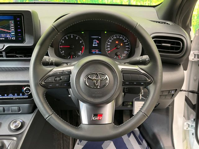 �y�����v�����X�e�A�����O�z�㎿�Ȋv���g�p���邱�ƂŁA��ɂ����������݂ƂĂ��^�]���₷���n���h���ł���