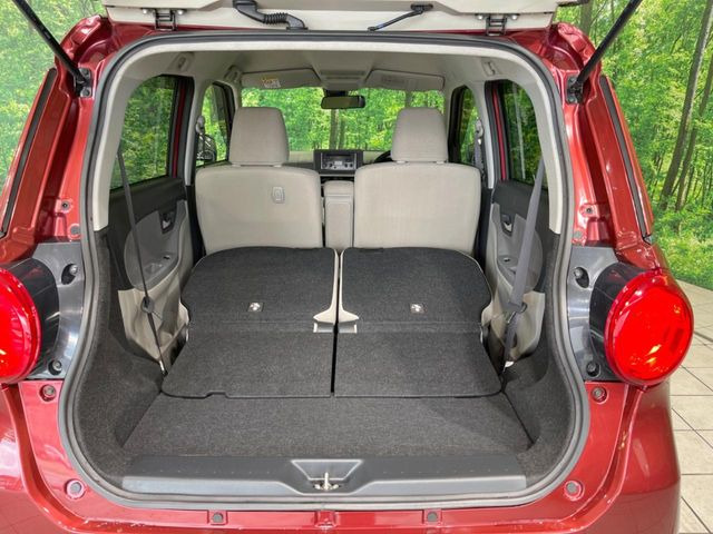 ���i�̂���������ʋ΁A���}���ɏ\���ȉ׎��X�y�[�X���m�ۂ��Ă���܂��B�Z�J���h�V�[�g��|���ƁA�傫�ȉו��̐ύڂ��\�ł���