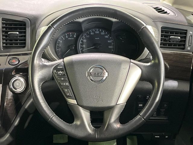 �y�����v�����X�e�A�����O�z�㎿�Ȋv���g�p���邱�ƂŁA��ɂ����������݂ƂĂ��^�]���₷���n���h���ł���