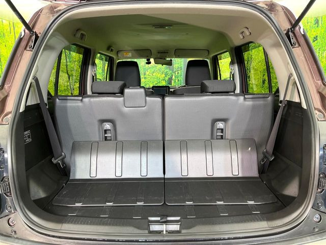 ���i�̂���������ʋ΁A���}���ɏ\���ȉ׎��X�y�[�X���m�ۂ��Ă���܂��B�Z�J���h�V�[�g��|���ƁA�傫�ȉו��̐ύڂ��\�ł���