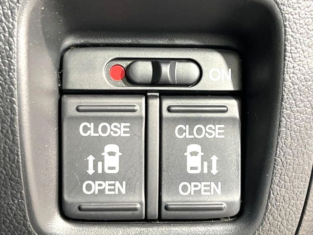 �y�����p���[�X���C�h�h�A�z�X�}�[�g�L�[��^�]�Ȃ̃X�C�b�`�Ō�ȗ����X���C�h�h�A�̊J���\���d��������͂����ăh�A���J����K�v�������A�����Ȃ��q�l�ł��ȒP�ɊJ���߂ł����K�ł���