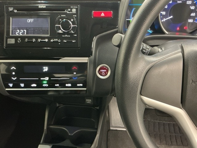 フィット1.5 ハイブリッド Fパッケージ