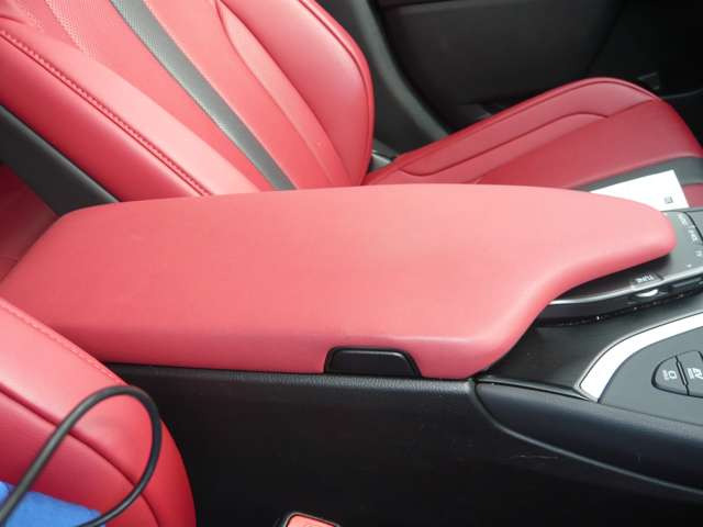 �V�[�g������H�v����^�]�肪�g���Ղ��悤�Ƀf�U�C������Ă��܂��B