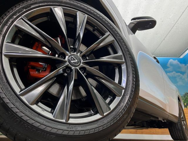 �y����20�C���`�A���~�z�C�[���z�O�ςɃ}�b�`���������A���~�z�C�[���𑕒����Ă���܂��B�e��ЊO�A���~�z�C�[����A�X�^�b�h���X�^�C�����戵�����Ă���܂��B���񂲑��k����������