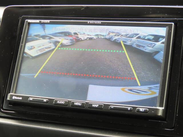 �o�b�N�J�����𑕔����Ă���܂��B���Ԏ��ɑ�ϖ𗧂��܂����^�]�����ȕ��̖����ɂȂ��Ă���܂��B