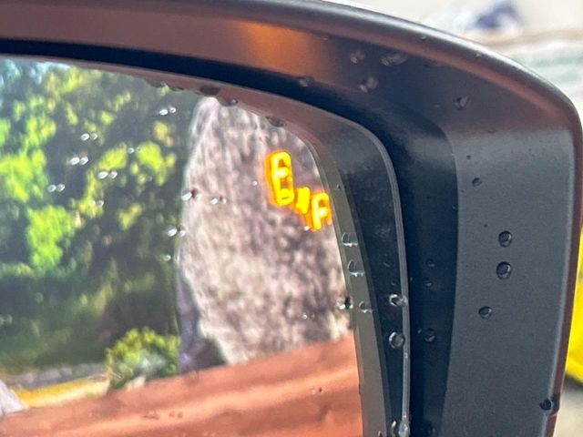 �y�u���C���h�X�|�b�g���j�^�����O�z���s���A�h�A�~���[�̎��p�ɂȂ�₷���ӏ��Ɍ㑱�Ԃ��ڋ߂���ƃT�C�h�~���[�t�߂Ɍx����\���A�h���C�o�[�ɒ��ӊ��N�����Ă���܂��B