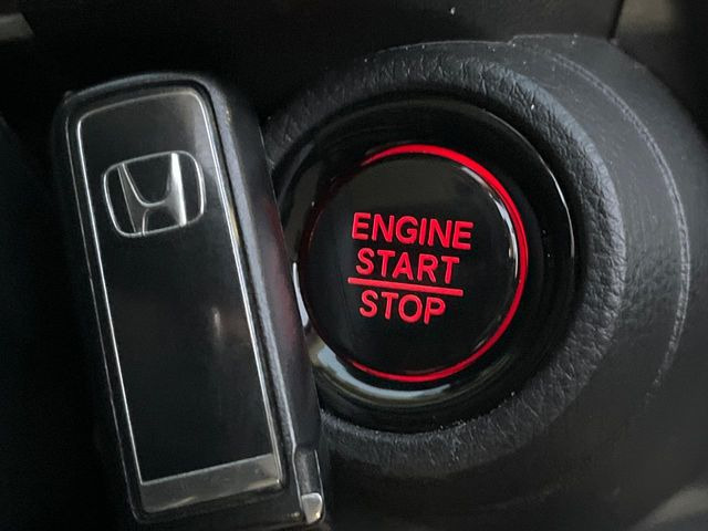 �yHonda�X�}�[�g�L�[�z�J�o����|�P�b�g�ɓ��ꂽ�܂܂ł��h�A�̎{���E�������\�ȃX�}�[�g�L�[�𑕔��B�G���W���̃I���E�I�t�����J�M�����o���K�v����������Ƃ��Ă��֗��ł���