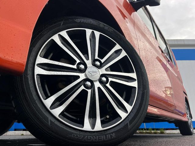 �y���������C���`�A���~�z�C�[���z�O�ςɃ}�b�`���������A���~�z�C�[���𑕒����Ă���܂��B�e��ЊO�A���~�z�C�[����A�X�^�b�h���X�^�C�����戵�����Ă���܂��B���񂲑��k����������