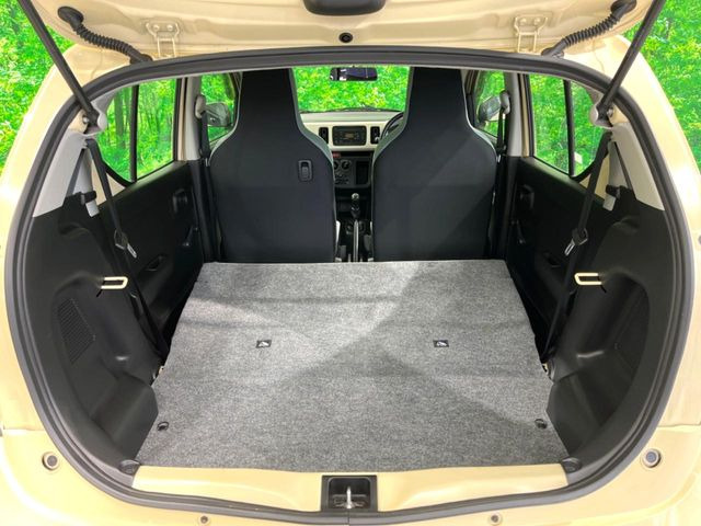 ���i�̂���������ʋ΁A���}���ɏ\���ȉ׎��X�y�[�X���m�ۂ��Ă���܂��B�Z�J���h�V�[�g��|���ƁA�傫�ȉו��̐ύڂ��\�ł���