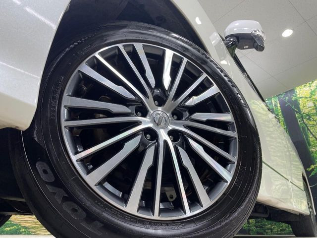 �y����18�C���`�A���~�z�C�[���z�O�ςɃ}�b�`���������A���~�z�C�[���𑕒����Ă���܂��B�e��ЊO�A���~�z�C�[����A�X�^�b�h���X�^�C�����戵�����Ă���܂��B���񂲑��k����������