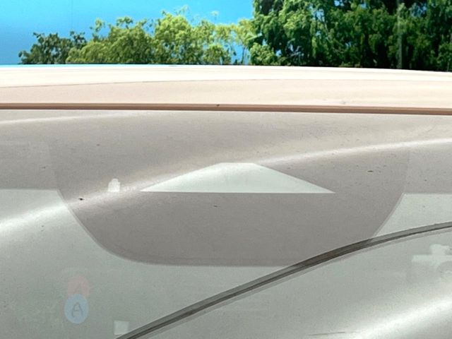 �y�X�}�[�g�u���[�L�T�|�[�g�z���s���ɑO���̎ԗ�����F�����A�Փ˂������Ȏ��͌x��ƃu���[�L�ŏՓˉ���Ɣ�Q�y�����A�V�X�g�B�����S�Ƀh���C�u�����y���݂��������܂��B