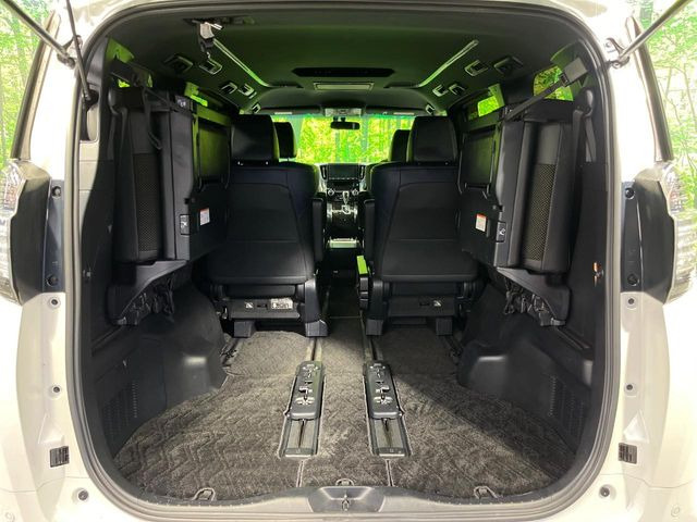 ���i�̂���������ʋ΁A���}���ɏ\���ȉ׎��X�y�[�X���m�ۂ��Ă���܂��B�Z�J���h�V�[�g��|���ƁA�傫�ȉו��̐ύڂ��\�ł���