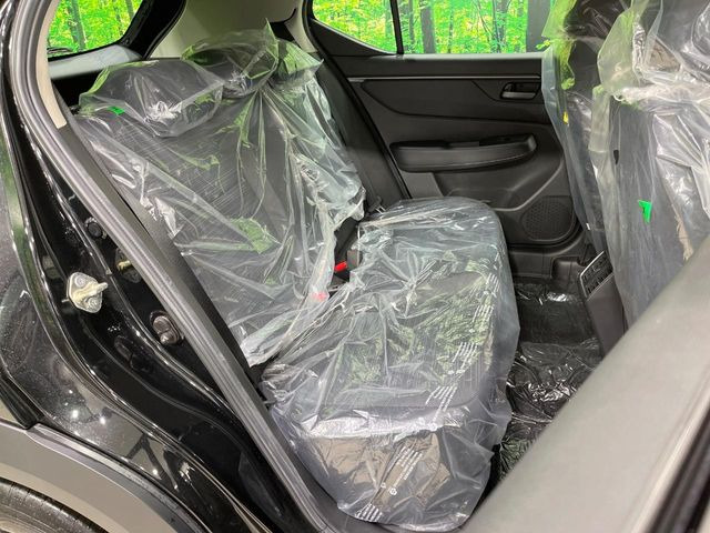 後部座席も気になるようなキズ・汚れやへたり等、大きなダメージはなく、良好な状態です。