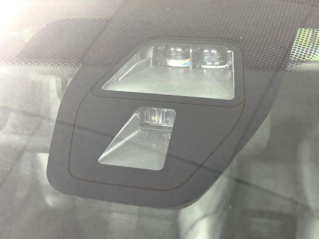 �y�V�e�B�u���[�L�A�N�e�B�u�V�X�e���z�ᑬ���s���ɑO���̎ԗ�����F�����A�Փ˂������Ȏ��͌x��ƃu���[�L�ŏՓˉ���Ɣ�Q�y�����A�V�X�g�B�����S�Ƀh���C�u�����y���݂��������܂��B