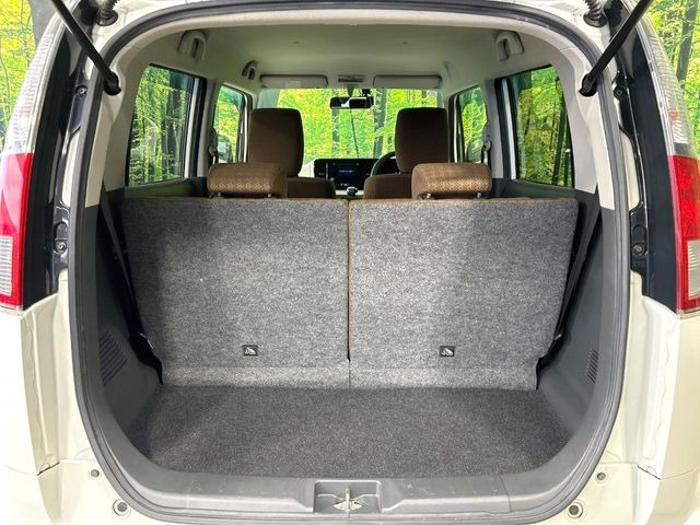 ���i�̂���������ʋ΁A���}���ɏ\���ȉ׎��X�y�[�X���m�ۂ��Ă���܂��B�Z�J���h�V�[�g��|���ƁA�傫�ȉו��̐ύڂ��\�ł���