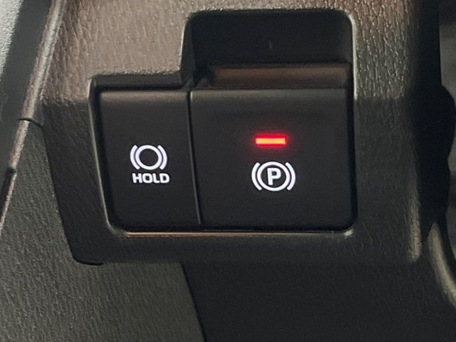 �y�I�[�g�u���[�L�z�[���h�z�M���҂���a�؂Œ�Ԏ��Ƀu���[�L���瑫�𗣂��Ă��A��~��Ԃ�ێ����Ă���܂��B�O�i����Ƃ��̓A�N�Z���𓥂߂Ύ����ŉ��������̂ň��S��X���^�]���y�ɂȂ�܂���