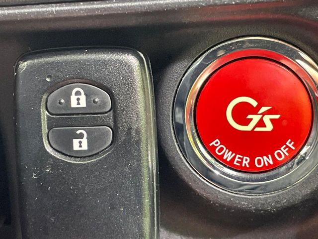 �y�X�}�[�g�L�[�z�J�o����|�P�b�g�ɓ��ꂽ�܂܂ł��h�A�̎{���E�������\�ȃX�}�[�g�L�[�𑕔��B�G���W���̃I���E�I�t�����J�M�����o���K�v����������Ƃ��Ă��֗��ł���