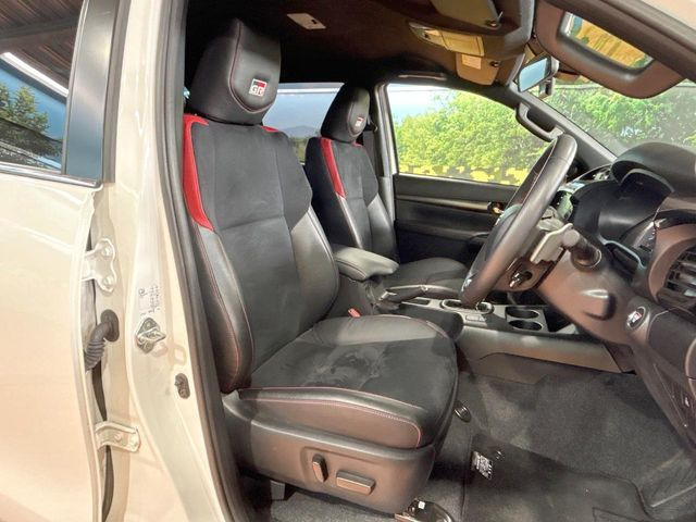 �y�n�[�t���U�[�V�[�g�z�������ƍ���S�n�𗼗������l�C�̃V�[�g���w�ʁE���ʂ̃t�@�u���b�N�f�ނ́A�ʋC���̗ǂ��⊊��ɂ����ɗD��Ă��܂��B�C���╞���ɍ��E���ꂸ���K�ɂ���肢�������܂��B