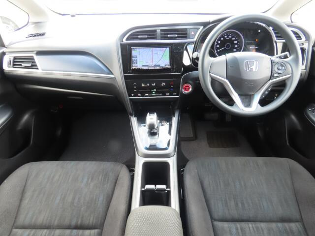 ���O���̐��|�E�K���X�n�{�f�B�R�[�e�B���O��CAR�N���[�j���O���Ǝ҂��{�H�������܂��̂ő�ϐ����B�I���b�N�X�����Ԃł݂͂Ȃ��܂ɉ��K�ȃh���C�u�����񑩁B