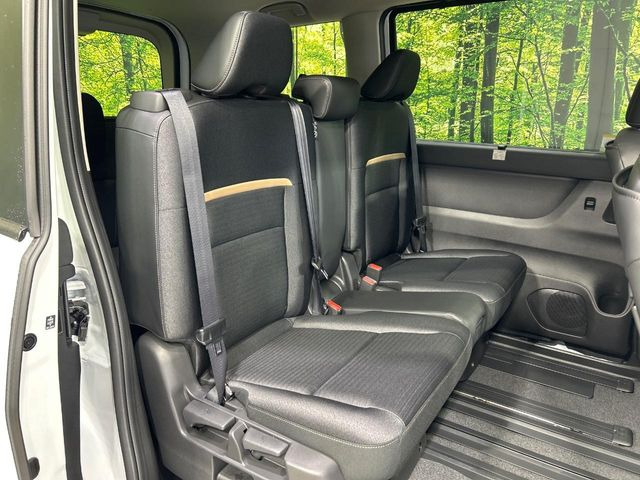 �Z�J���h�V�[�g�͒������������ƂȂ��Ă���A�X���C�h����ΒʘH�X�y�[�X���o��!�O��̈ړ����Ƃ��Ă��ȒP�ł���������A8����Ԏ������K�ȍ���S�n�̃V�[�g�ƂȂ��Ă��܂���